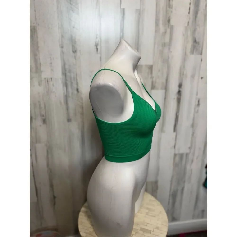 Green tank top - Picture 5 of 6